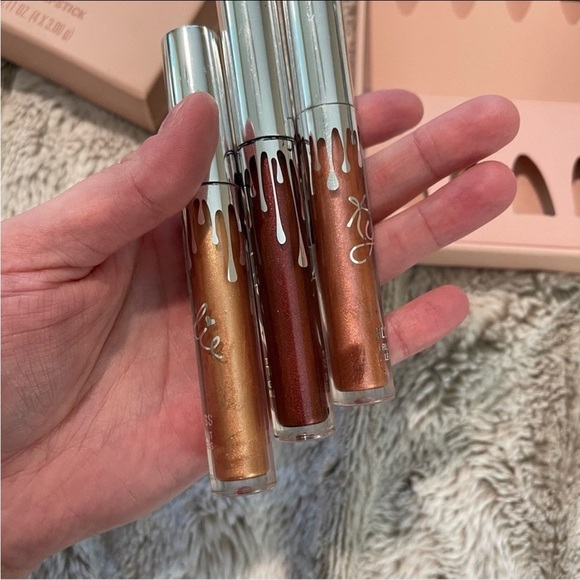 4 Kylie Cosmetics Shimmer Holiday Lipsticks - Picture 3 of 8